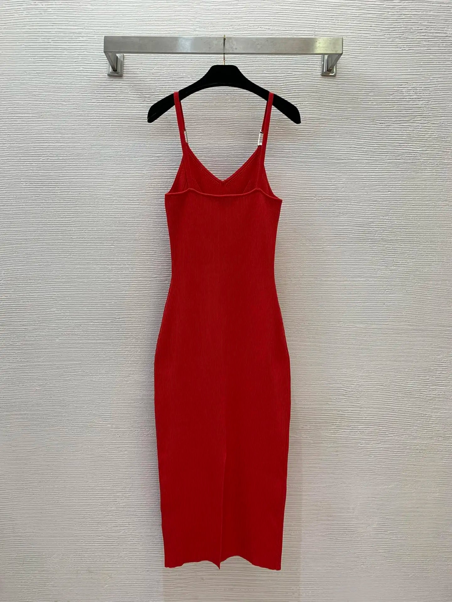 2025 Women's Summer Cool Fabric Fashionable Sexy Slim Fit V Neck Knitted Strap Dress